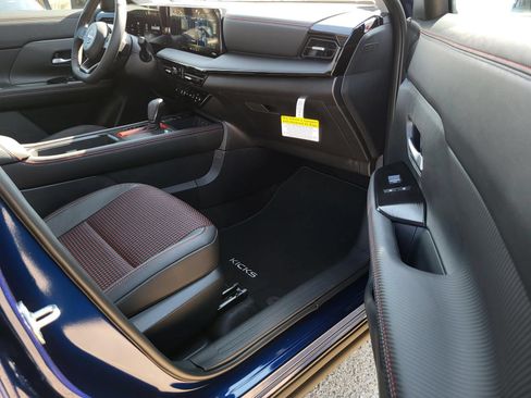 New 2026 Nissan Kicks SR w/ SR Premium Package FWD image 13