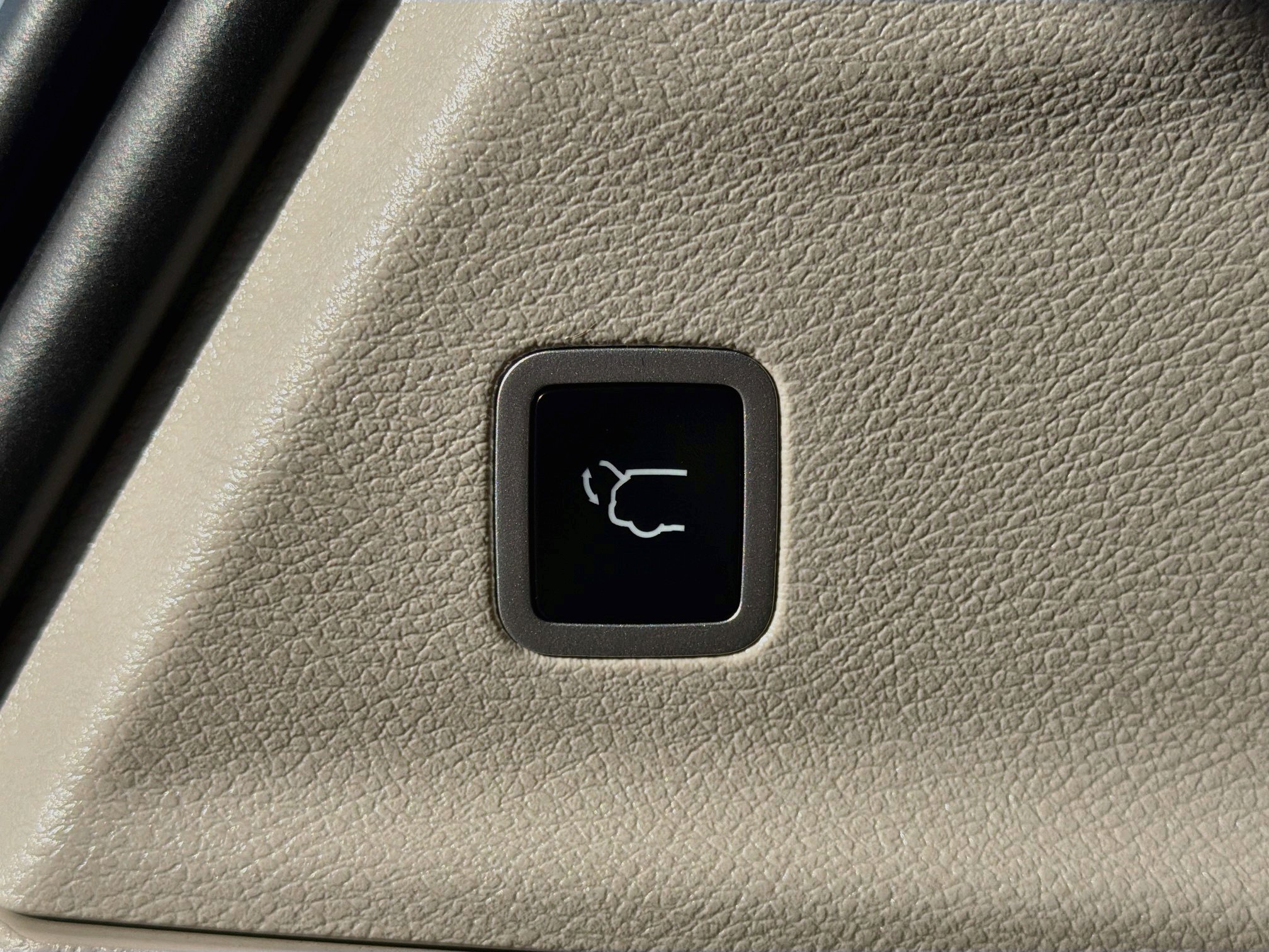 Used 2024 Chrysler Pacifica Limited FWD image 13