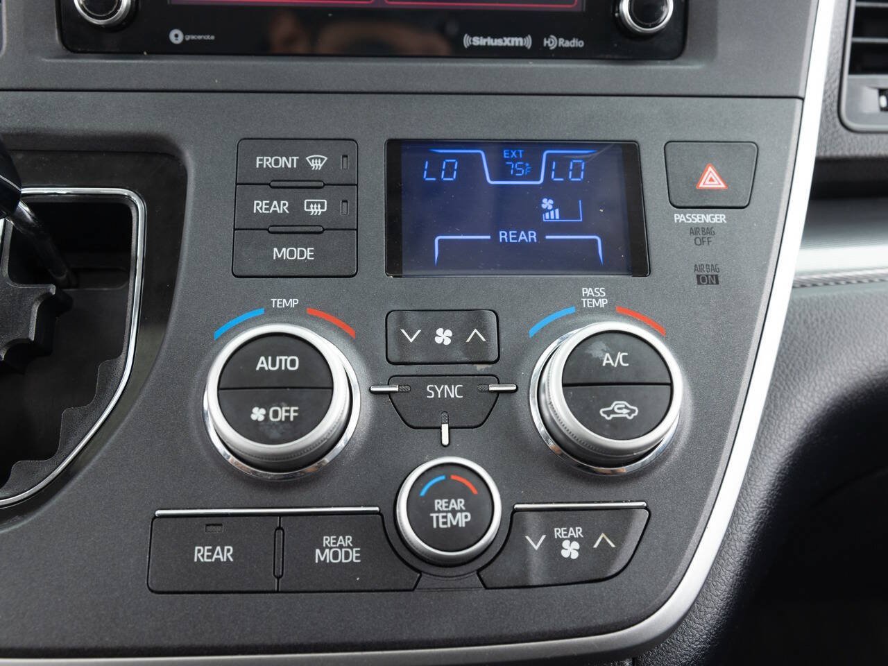 Used 2020 Toyota Sienna SE w/ Nightshade Edition AWD/4WD image 31