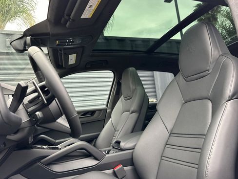 New 2026 Porsche Cayenne GTS image 5