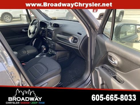 Used 2022 Jeep Renegade Latitude image 6