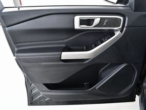Used 2022 Ford Explorer XLT w/ Equipment Group 202A image 26