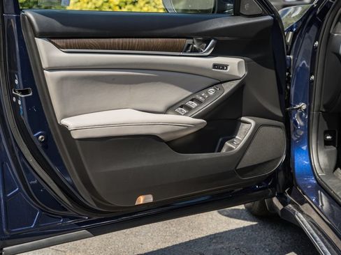 Used 2018 Honda Accord Touring image 37