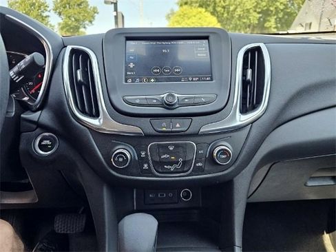 Used 2022 Chevrolet Equinox LT image 32