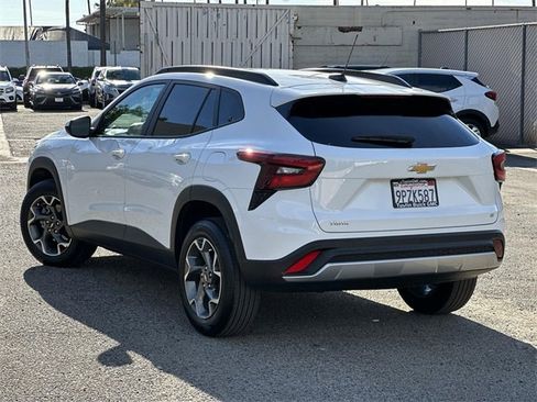 Used 2024 Chevrolet Trax LT w/ Driver Confidence Package image 6