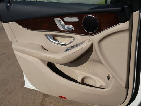 Used 2016 Mercedes-Benz GLC 300 4MATIC image 37