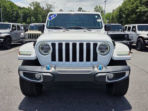 Used 2022 Jeep Wrangler Unlimited Sahara AWD/4WD image 2