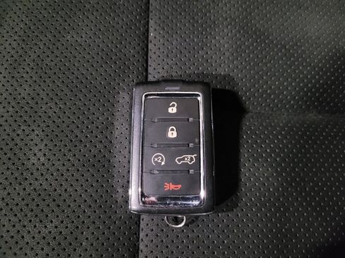 Used 2023 Jeep Grand Cherokee Altitude image 32