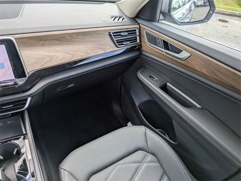 New 2026 Volkswagen Atlas SE image 17