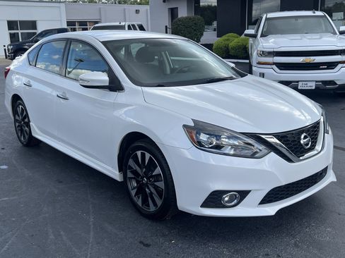 Used 2019 Nissan Sentra SR image 3
