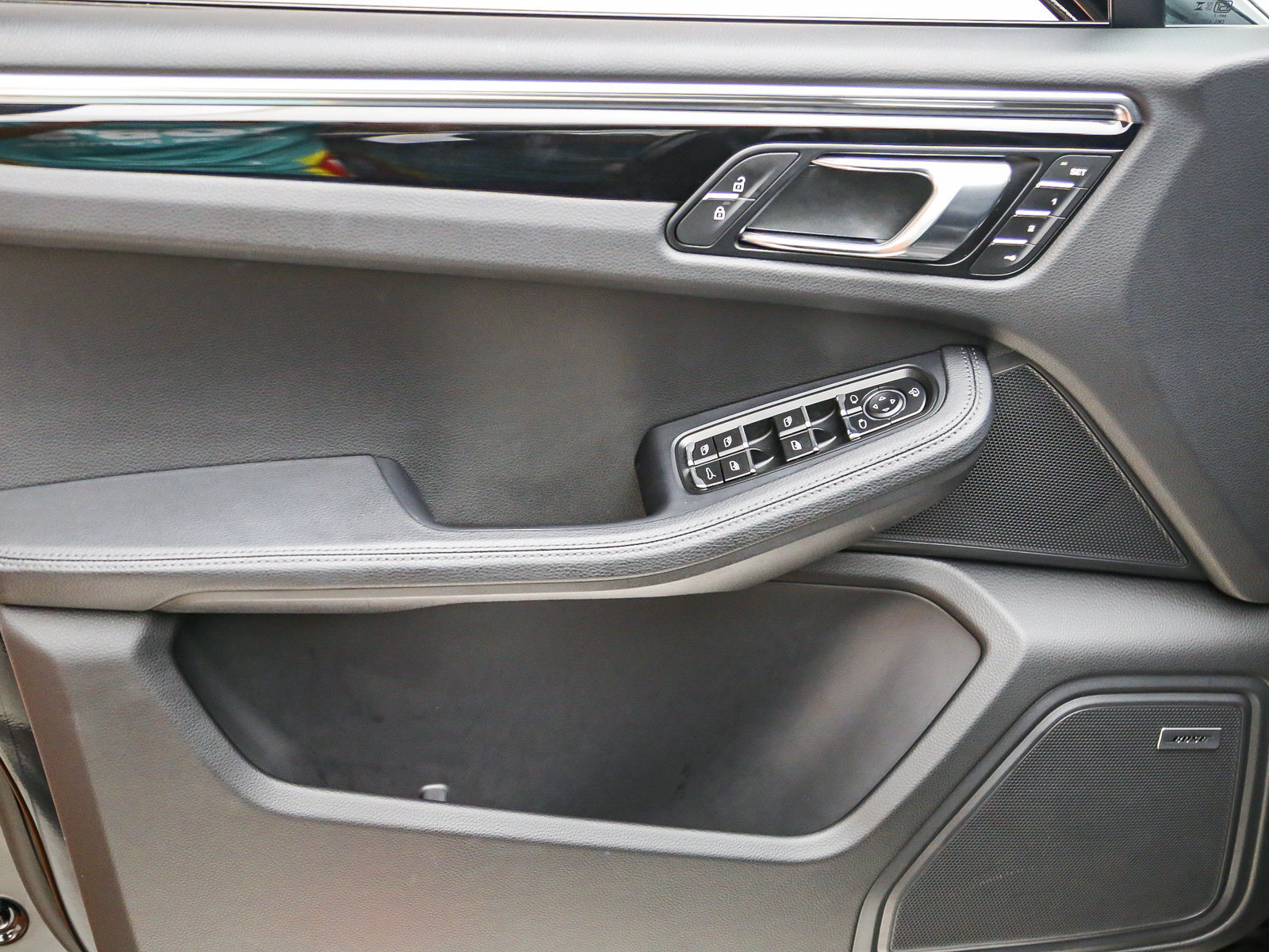 Certified 2026 Porsche Macan AWD/4WD image 27