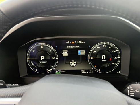 Used 2025 Mitsubishi Outlander SE image 13