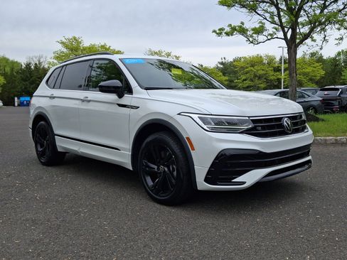 Certified 2024 Volkswagen Tiguan SE R-Line AWD/4WD image 1