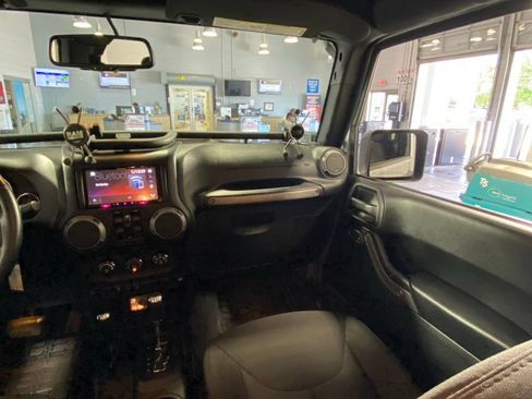 Used 2017 Jeep Wrangler Unlimited Sport w/ Quick Order Package 24S AWD/4WD image 29