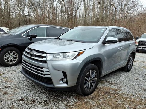 Used 2017 Toyota Highlander XLE image 1