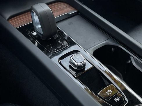 Used 2022 Volvo S60 B5 Momentum image 20