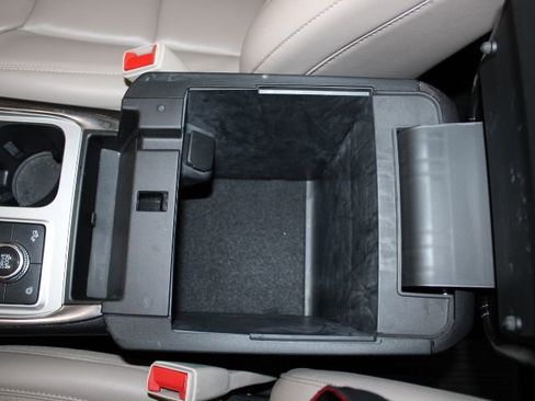 Used 2022 Ford Explorer XLT w/ Equipment Group 202A image 14