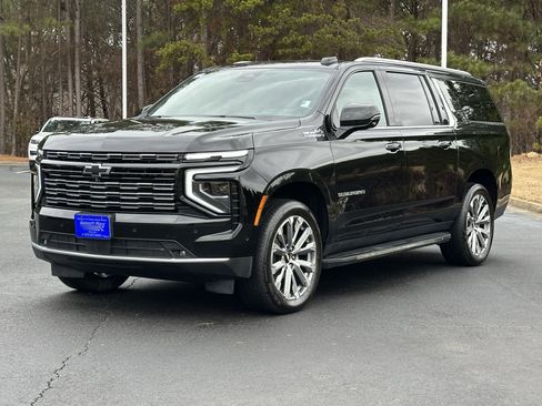 Used 2025 Chevrolet Suburban High Country w/ Sun And Tow Package image 6