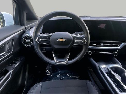 Used 2026 Chevrolet Equinox EV LT FWD image 5