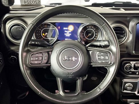 Used 2022 Jeep Gladiator Sport image 13
