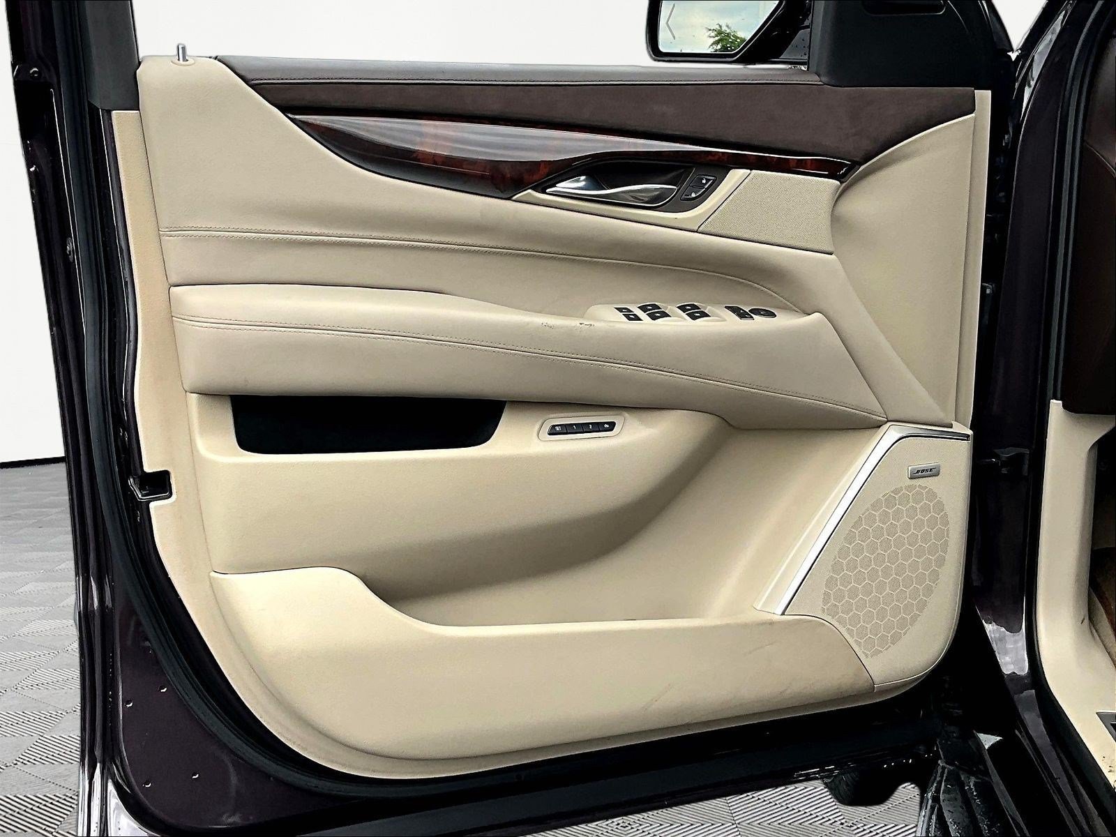 Used 2015 Cadillac Escalade Luxury RWD image 20