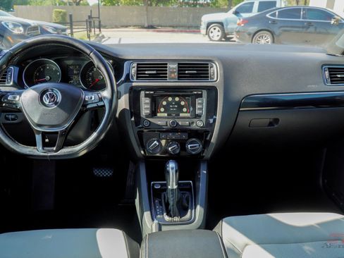 Used 2015 Volkswagen Jetta SE image 16