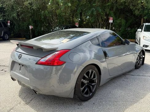 Used 2009 Nissan 370Z Coupe RWD image 4