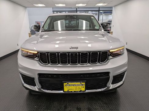 Used 2022 Jeep Grand Cherokee L Limited w/ Luxury Tech Group II image 2