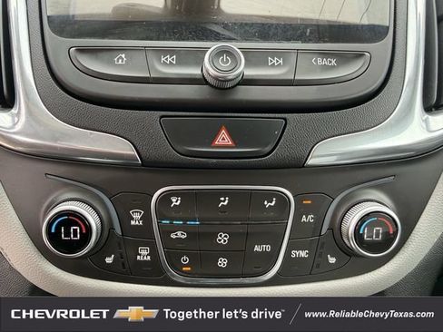 Used 2018 Chevrolet Equinox Premier FWD image 22