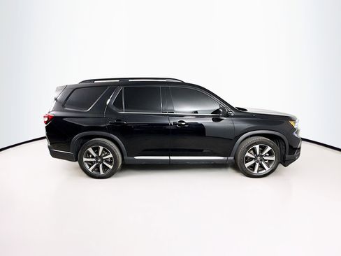 Certified 2024 Honda Pilot Touring image 2