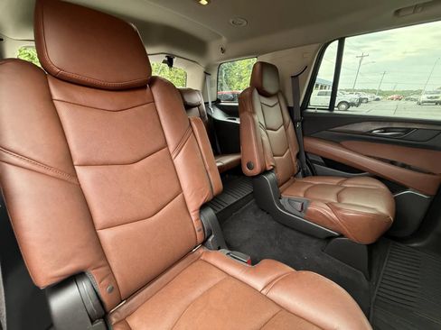 Used 2018 Cadillac Escalade Premium Luxury AWD/4WD image 13