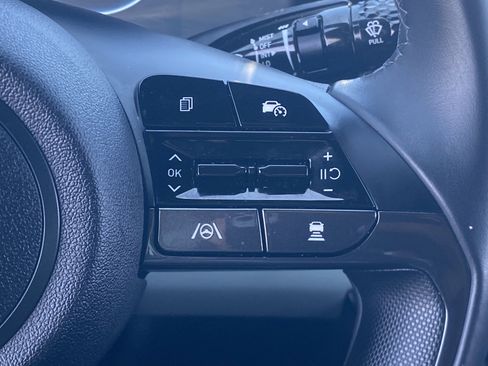 Used 2025 Hyundai Elantra Limited FWD image 23