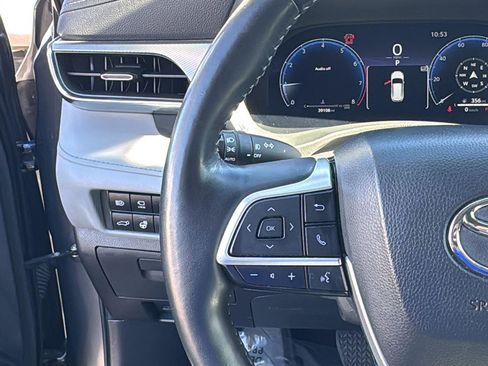 Used 2023 Toyota Highlander Platinum image 16
