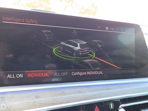 Used 2020 BMW X7 M50i w/ Dynamic Handling Package AWD/4WD image 42