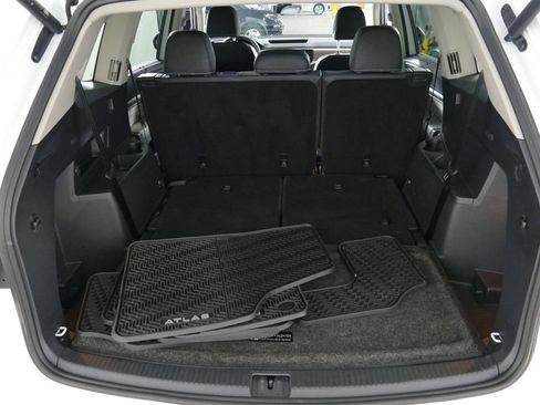 Used 2023 Volkswagen Atlas SEL AWD/4WD image 30