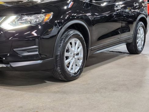 Used 2019 Nissan Rogue SV image 17