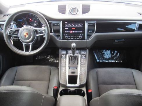 Used 2018 Porsche Macan image 3