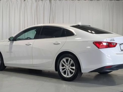 Used 2017 Chevrolet Malibu LT w/ Leather Package FWD image 8