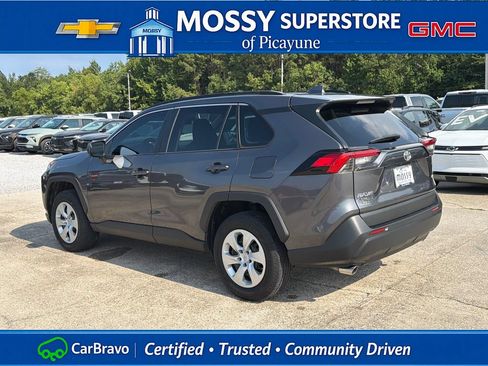 Used 2021 Toyota RAV4 LE FWD image 5