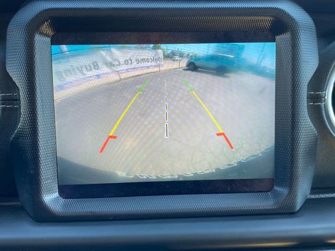 Used 2018 Jeep Wrangler Unlimited Sahara AWD/4WD image 31
