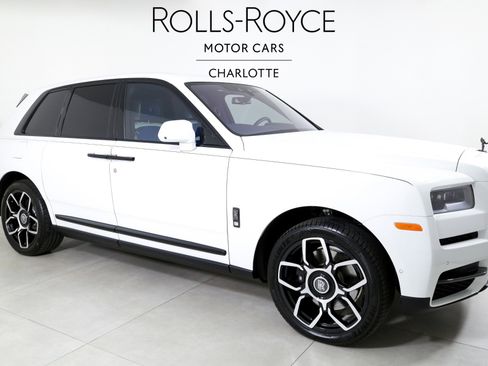 Used 2023 Rolls-Royce Cullinan Black Badge w/ Driver's Package image 5