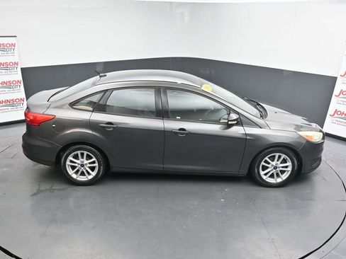 Used 2016 Ford Focus SE w/ Reverse Sensing Package image 36
