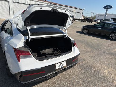 Used 2025 Hyundai Elantra SEL FWD image 25