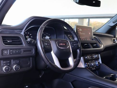 Used 2023 GMC Yukon XL SLT image 17