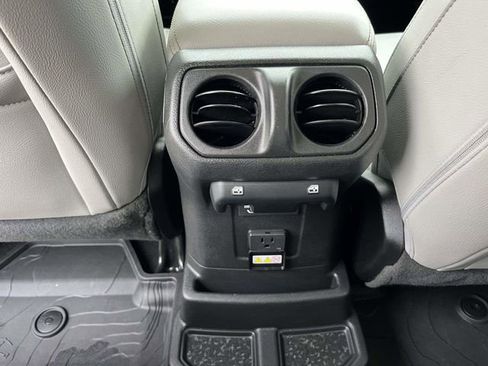 Used 2021 Jeep Wrangler Unlimited Sahara image 8
