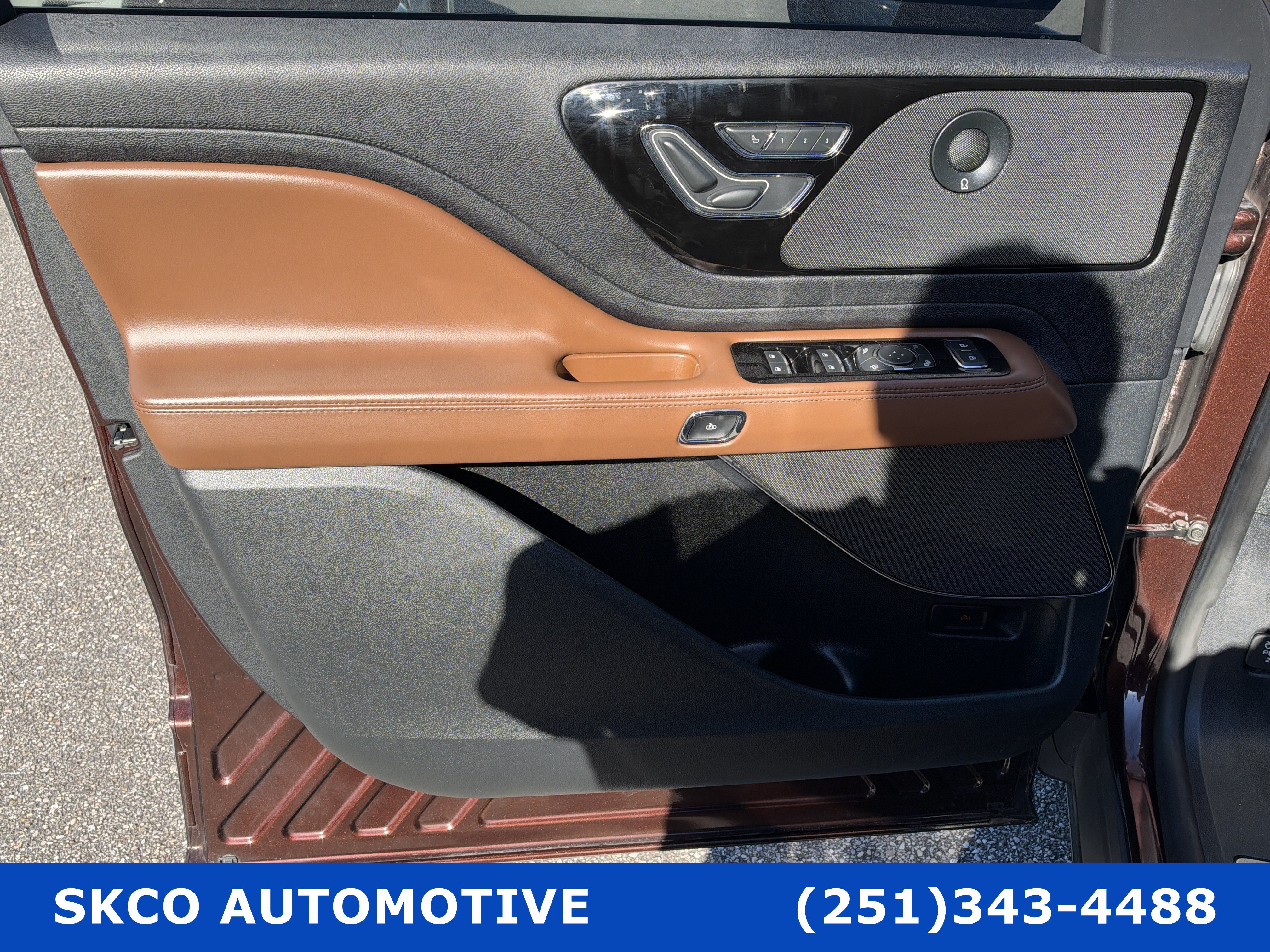 Used 2020 Lincoln Aviator Reserve w/ Equipment Group 201A RWD image 12