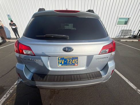 Used 2014 Subaru Outback 2.5i Limited AWD/4WD image 4
