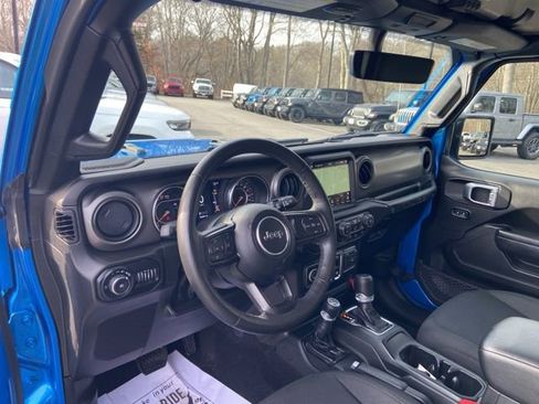 Used 2022 Jeep Wrangler Willys image 10
