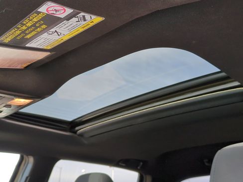 Used 2017 Toyota Tacoma SR5 image 17