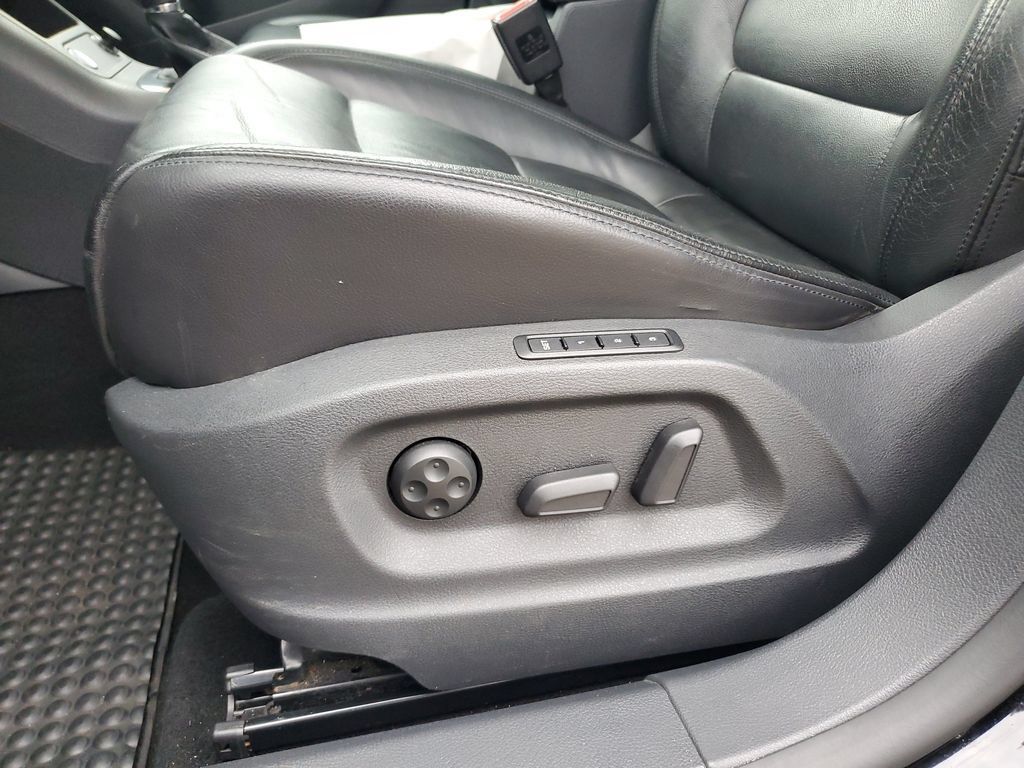 Used 2013 Volkswagen Tiguan SEL FWD image 15
